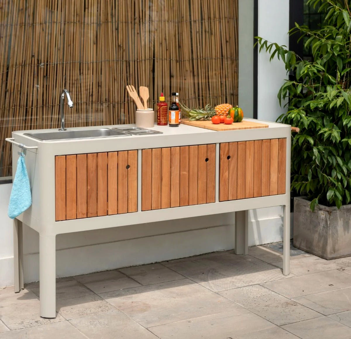Portals Light Outdoor Kitchen